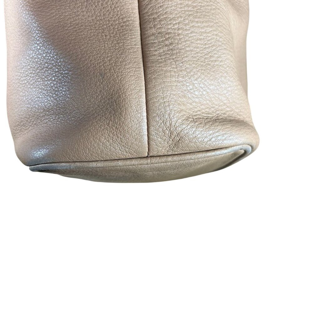 Michael Kors Jules Large Drawstring Bucket Bag in Tan Caramel Pebbled Leather - Picture 6 of 12